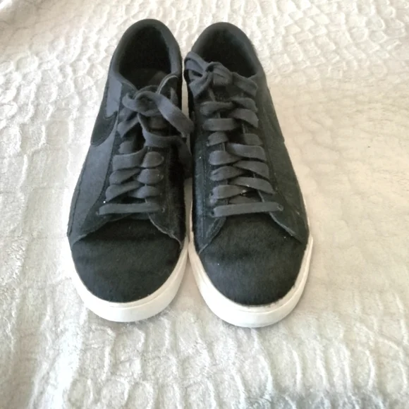 Nike Blazers Low Lux Shoes - Picture 2 of 6